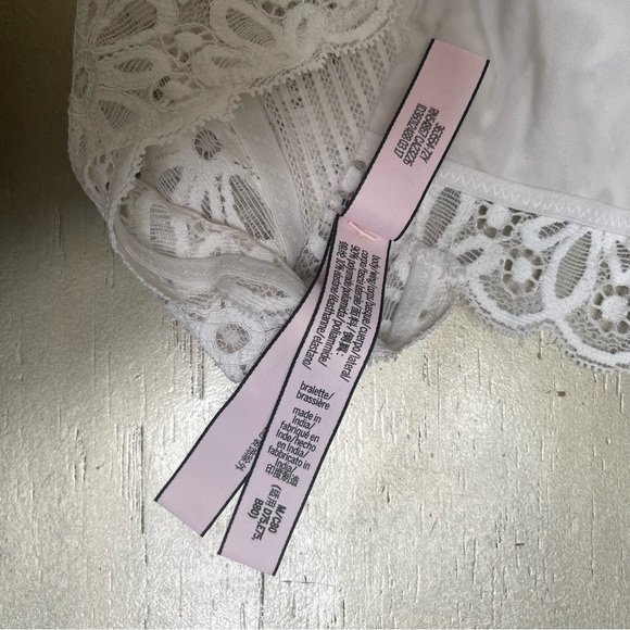 Victoria's Secret Lacy Bralette Size M - Picture 5 of 6